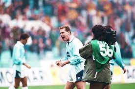 Obdržel poplatek za přihlášení 2 miliony liber a podepsal smlouvu v hodnotě 22 000 liber týdně. The Roman Tragicomedy Of Paul Gascoigne At Lazio