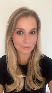 Amanda Slavin's Instagram, Twitter & Facebook