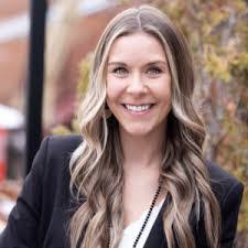 Kelly Allen's Instagram, Twitter & Facebook