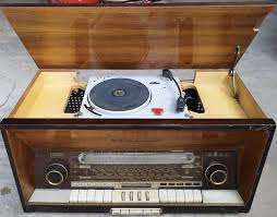 Meuble radio tourne disques années 50/60. Ancien Poste De Radio Grundig Avec Tourne Disque Teppaz Location Tournage Cinema Avec Cast Things