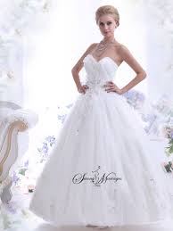 Effectivement, il s'agit d'un style qui met en valeur la silhouette et souligne vos courbes à la perfection. Robe De Mari2e Princesse Bustier Plume Jupe Tulle Et Dentelle Sunny Mariage