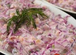 Leckerer Leichter Rotkohlsalat Mit Joghurt Sahne Sosse Rezept In 2020 Rotkohlsalat Lecker Und Erdbeerkuchen Mit Schmand