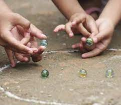 Estaba formado por un disco con una ranura donde se enrollaba un cordón que debías hacer subir y bajar alternativamente; Caracteristicas De Los Juegos Tradicionales