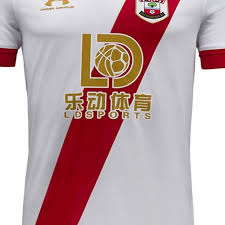 Es zeigt sich im klassischen weiß des vereins mit einem gewebten vereinslogo auf der brust. Trikot Premier League 2020 2021 Heim Auswarts Alternativ