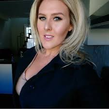 Bellatrois (@bella_trois)