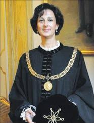Marta cartabia (san giorgio su legnano, milano, 1963) dopo la laurea in giurisprudenza all'università di milano nel 1987, è stata reaserch fellowship nella michigan law school, ann arbor, usa, sotto la. Presidente Della Consulta Una Cl Italiaoggi It