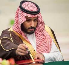 كما يرأس مجلس الشؤون السياسية والأمنية وكذلك مجلس الشؤون الاقتصادية والتنمية السعودي. Ø±Ø¬Ø§Ù„ Ø­ÙˆÙ„ Ø§Ù„Ø£Ù…ÙŠØ± Ù…Ø­Ù…Ø¯ Ø¨Ù† Ø³Ù„Ù…Ø§Ù† Ù…Ù† Ù‡Ù… Ù…Ø³Ø§Ø¹Ø¯ÙˆÙ‡ Ø§Ù„Ø°ÙŠÙ† ÙƒØ§Ù† Ø¯ÙˆØ±Ù‡Ù… Ø±Ø³Ù… ØµÙˆØ±ØªÙ‡ Ø£Ù…Ø§Ù… Ø§Ù„Ø±Ø£ÙŠ Ø§Ù„Ø¹Ø§Ù…