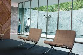 The barcelona pavilion, designed by ludwig mies van der rohe and lilly reich, was the german pavilion for the 1929 international exposition in barcelona, spain. Barcelona Paviljoen In Barcelona Tickets Info En Openingstijden