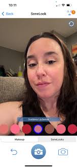 What are the features of the Senelook app?