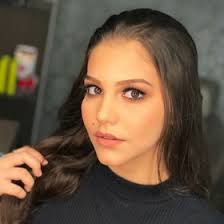 Amanda Metzker's Instagram, Twitter & Facebook