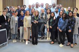 Though sharp and ambitious, she is still single and is under family. Chicharito S Wife Called Out For Posting Nude Pictures On Social Media I Love Chicharito