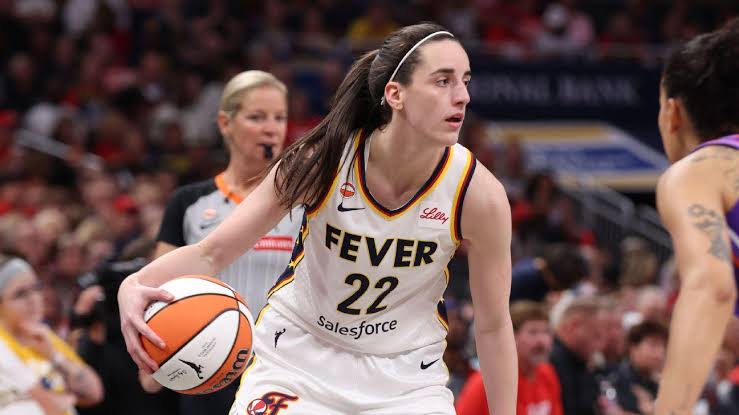 Alyssa Thomas bị cấm thi đấu 1 trận vì đánh vào cổ Caitlin Clark : r/sports