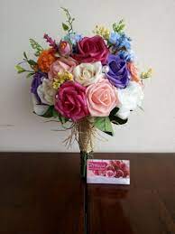 Arranjo de flores de primavera em uma parede rosa. Buque Noiva Colorido No Elo7 My Buque Atelie By Aline B9eff0