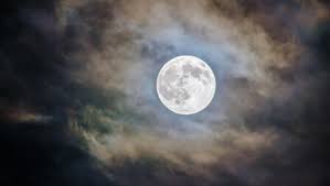 Esta luna llena es conocida como luna de gusano, la luna de la savia, la luna del cuervo. Tccv6l2axwfhtm