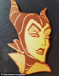 Flapjack artist Daniel 'Dr. Dan' Drake creates incredible pancake shaped  like Brangelina