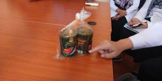 Pemkot kediri sudah lebih dulu membagikan 70 paket sembako plus kepada warga pada 1 juli lalu. 3 Merek Sarden Di Ambon Positif Mengandung Parasit Cacing Merdeka Com