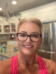 Amy Faires's Instagram, Twitter & Facebook