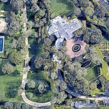 Jeff bezos is the owner of two gulfstream g650er private jets (n721dv and n758pb). Amazon Chef Jeff Bezos Soll Anwesen Fur 165 Millionen Dollar Gekauft Haben So Luxurios Ist Es Berliner Morgenpost