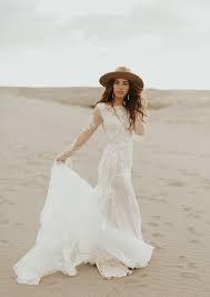 Modern Bohemian Bride At The Sand Dunes Daci Gowns Boho Wedding Dress Lace Wedding Dresses Boho Wedding Dress