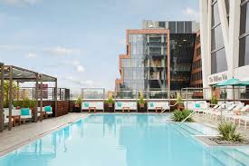 Splashy days and sun rays are still here! Best Pools In Nyc Outdoor Rooftop Public Swimming Pools For Summer Thrillist