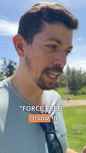 לפעמים אני לוקח את סקיי שתתלווה אליי לאילופים. יש לה תקשורת כלבית מצויינת  והיא עושה עבודה טובה כשמדובר בסוציאליזציה עם בני מינה. זה גם תמיד כיף  להתגאות בהתנהגות שלה ולשמש כגורם לחיקוי,