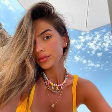 Sara Mas's Instagram, Twitter & Facebook