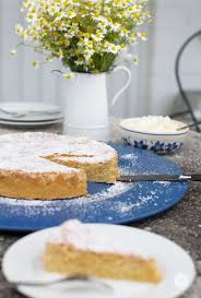 Mallorquinischer Mandelkuchen Einfach Superlocker Und Saftig Auf Die Insel Traumen Feiertaglich Das Schone Leben Mandelkuchen Mandelkuchen Rezepte Mallorquinischer Mandelkuchen