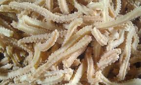 Kue akar kelapa ada yang manis dan asin, bagi yang menyukai rasa asin bisa menambahkan keju ataupun wijen. Resep Kue Akar Kelapa Camilan Gurih Dan Renyah Resep Masakan Jawa