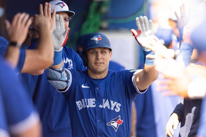 Blue Jays outfielder Daulton Varsho makes stunning backhanded catch vs. Red  Sox
