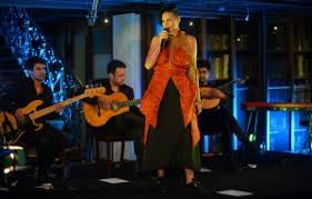 Fábia rebordão is on facebook. Caras Mariza Apadrinha Nova Fadista A Fabia Tem Uma Voz Diferente Surpreendente