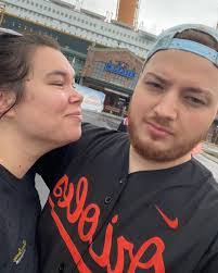 Aaron Guthrie's Instagram, Twitter & Facebook