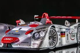 1 18 Maisto Audi R8 Le Mans Winning Car In 2001 Car Guys Le Mans Man