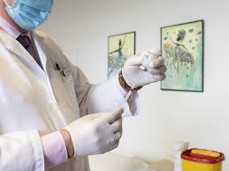 Scotland is reopening more cautiously than england, including on masks. Vaccin Contre Le Covid Place Maintenant Aux Personnes Vulnerables A Geneve Radio Lac