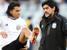Manager de la selección argentina. Burruchaga Mascherano Y Tevez Despiden A Maradona En El Velatorio El Grafico