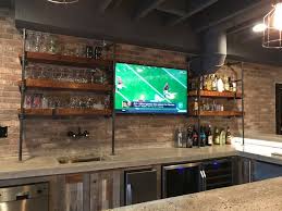 Designing an industrial basement is just like any other type of home renovation, you just have to think about many details. Industrielle Kellerbar Maennerfrisuren Club Industrial Basement Industrial Basement Bar Basement Remodeling