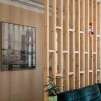 Sekat ruangan minimalis modern dibuat dengan berbagai jenis material seperti kayu, aluminium, besi ataupun kaca sesuai dengan permintaan pemesan, yang salah satu jenis penyekat yang banyak di gunakan adalah sekat atau partisi pembatas ruangan dari kayu. Jual Pembatas Ruangan Kayu Jati Terbaik Harga Murah August 2021 Cicil 0