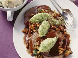 Hirschrollbraten Mit Johannisbeerlikor Und Schokol Rezept Lebensmittel Essen Braten Rezepte