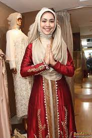 Namun tampaknya hal ini sulit diwujudkan pemain sinetron dan film oki. Belum Resmi Menikah Oki Setiana Dewi Enggan Foto Pre Wedding Dakwatuna Com