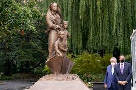 The land overlooked the majestic hudson river and offered serenity, good air, and proximity to the city. Cuomo Unveils Mother Cabrini Statue To Mark Columbus Day Silive Com