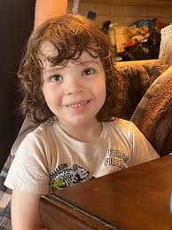 What kinda curl does my man have pls help so I can find him a good haircut,  he's also kinda self conscious of his ears (even though he's actually  perfect) please please