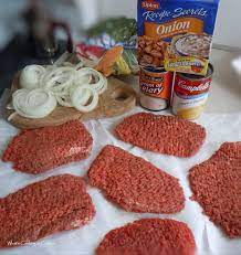 Place the sliced onions in the slow cooker. Crock Pot Cube Steak