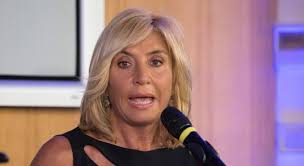 Myrta merlino nasce in una famiglia di intellettuali e fin da giovane mostra un grande interesse per la lettura è il giornalismo. Tra Eroismo E Rassegnazione Myrta Merlino Racconta Le Sue Madri Straordinarie