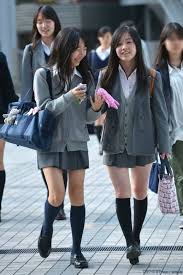 Kulepas celana biru sekolahku dan kugantikan dengan celana dalam pink yang kutemukan pertama saat. Rok Mini Di Seragam Sekolah Cewek Jepang Itu Bukan Tanpa Alasan Ini Awal Mulanya Yukepo Com