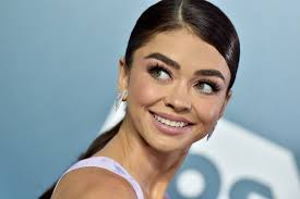 Sarah Hyland Posted Behind-The-Scenes Pics From "Modern Family"HelloGiggles