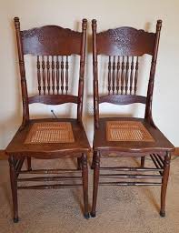 Absolute Auctions Realty Oak Dining Table Furniture Side Chairs