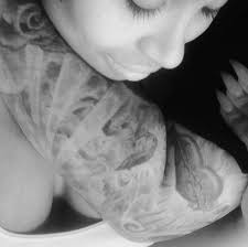 The fashionnova brand ambassador decided to bare all for the cameras during the tattoo session. Rob Kardashian Is Wrapping His Tattooed Arm Around Blac Chyna