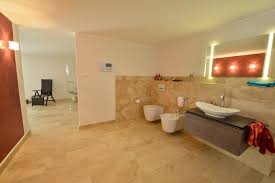 Weitere ideen zu badezimmer , bad fliesen ideen und badewanne. Naturstein Im Bad Traco