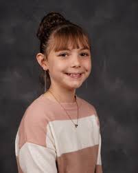 Photo edit request to add daughter to family picture