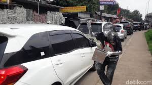 Mobil box biasa dipakai untuk mengangkut barang yang biasanya butuh keamanan. Manusia Silver Gunakan Cat Sablon Amankah Untuk Kulit