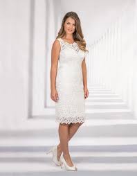 Das hochzeitskleid sally ist knielang und wird aus wunderschöner spitze geschneidert. Standesamtkleider Stilvolle Brautkleider Fur Das Standesamt Nach Mass